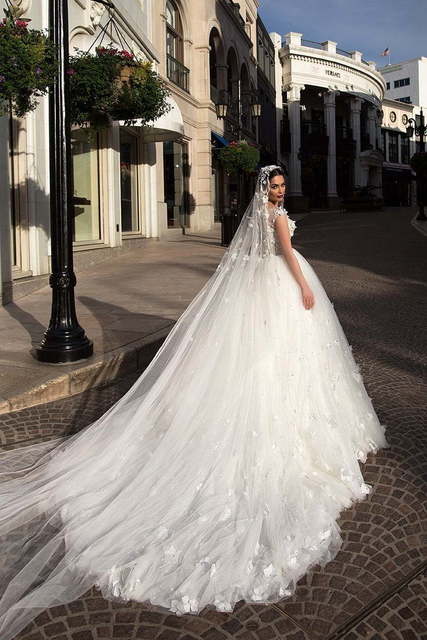 Свадебное платье Sarah. Силуэт Пышное. Цвет Белый / Молочный. Вид 2