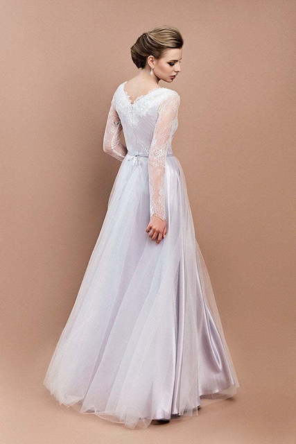 Свадебное платье Альпийское озеро. Силуэт Прямое. Цвет Белый / Молочный, Лавандовый / Фиолетовый. Вид 2