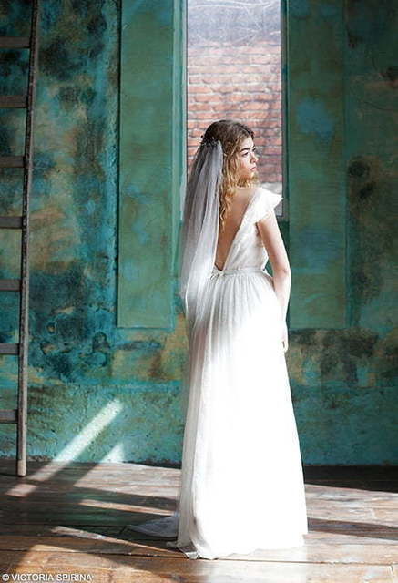 Свадебное платье Emilia. Силуэт Прямое. Цвет Белый / Молочный. Вид 2