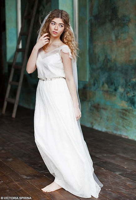 Свадебное платье Emilia. Силуэт Прямое. Цвет Белый / Молочный. Вид 4