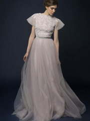 Свадебное платье Laventi. Силуэт Прямое. Цвет Пепельный / Металлик, оттенки Розового, Лавандовый / Фиолетовый. Вид 1