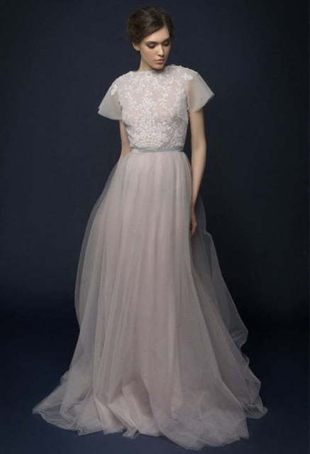 Свадебное платье Laventi. Силуэт Прямое. Цвет Лавандовый / Фиолетовый, Пепельный / Металлик, оттенки Розового. Вид 4