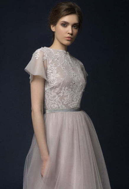 Свадебное платье Laventi. Силуэт Прямое. Цвет Лавандовый / Фиолетовый, Пепельный / Металлик, оттенки Розового. Вид 5