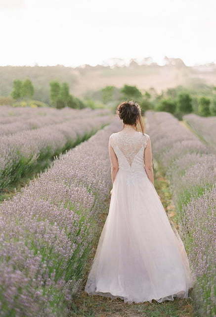 Свадебное платье Ephtalite. Силуэт Прямое. Цвет Белый / Молочный, Персик / Оранжевый, оттенки Розового. Вид 2