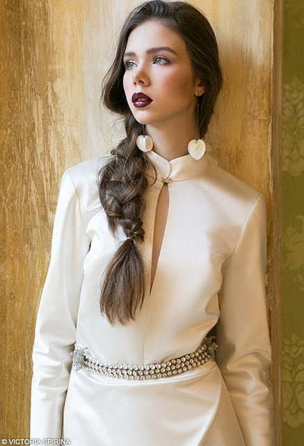 Свадебное платье Selene. Силуэт Прямое. Цвет Айвори / Капучино. Вид 2