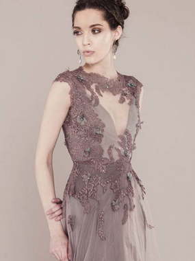 Свадебное платье Euphemia. Силуэт Прямое. Цвет Пепельный / Металлик, Лавандовый / Фиолетовый, оттенки Зеленого. Вид 1