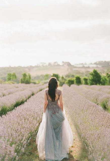 Свадебное платье Euphemia. Силуэт Прямое. Цвет оттенки Зеленого, Лавандовый / Фиолетовый, Пепельный / Металлик. Вид 2