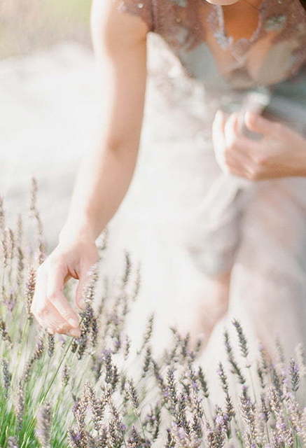 Свадебное платье Euphemia. Силуэт Прямое. Цвет оттенки Зеленого, Лавандовый / Фиолетовый, Пепельный / Металлик. Вид 4