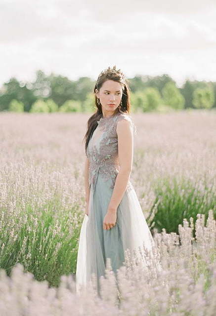 Свадебное платье Euphemia. Силуэт Прямое. Цвет оттенки Зеленого, Лавандовый / Фиолетовый, Пепельный / Металлик. Вид 5