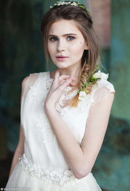 Свадебное платье Yanit. Силуэт Прямое. Цвет Белый / Молочный. Вид 1
