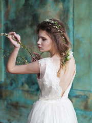 Свадебное платье Yanit. Силуэт Прямое. Цвет Белый / Молочный. Вид 2