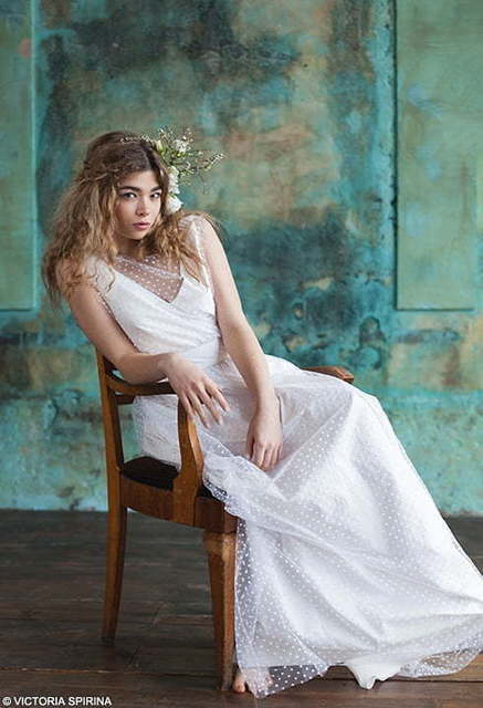 Свадебное платье Tserasiya. Силуэт Прямое. Цвет Белый / Молочный. Вид 3