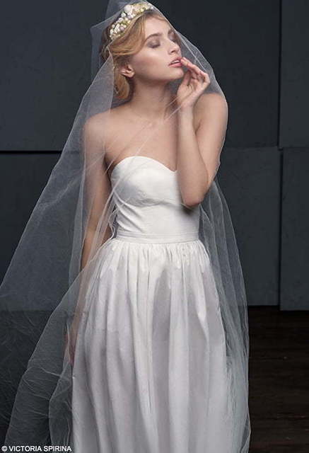 Свадебное платье Keliska. Силуэт Прямое. Цвет Белый / Молочный. Вид 2