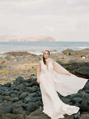 Свадебное платье Auraniya. Силуэт Прямое. Цвет Белый / Молочный. Вид 2