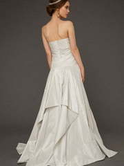 Свадебное платье Geret. Силуэт Прямое. Цвет Белый / Молочный. Вид 2