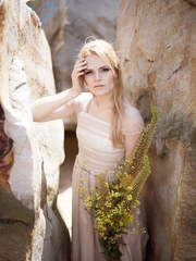 Свадебное платье Chloe. Силуэт Прямое. Цвет Айвори / Капучино, оттенки Розового. Вид 1