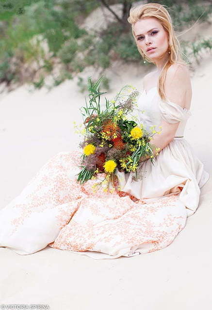 Свадебное платье Persis. Силуэт Прямое. Цвет Айвори / Капучино, Персик / Оранжевый. Вид 4