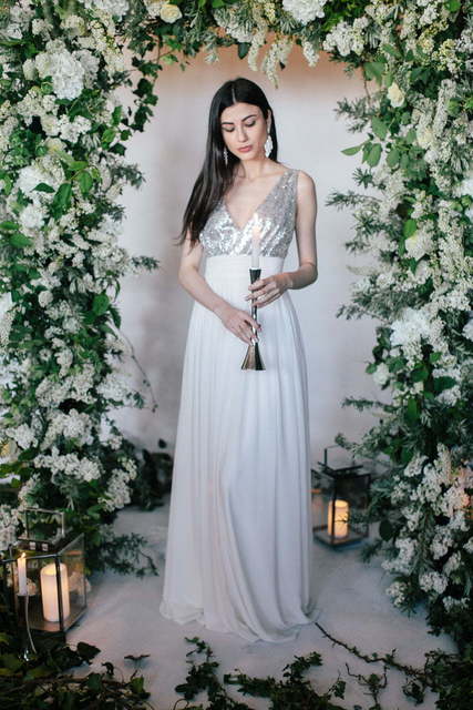 Свадебное платье Adriana. Силуэт Прямое. Цвет Белый / Молочный, Пепельный / Металлик. Вид 3