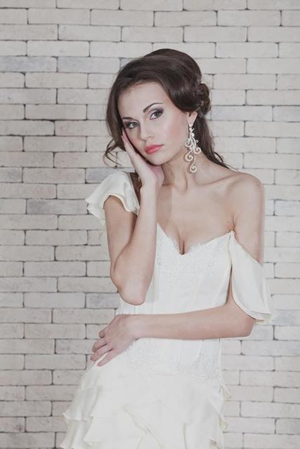 Свадебное платье Арт. 120. Силуэт Прямое. Цвет Айвори / Капучино. Вид 2