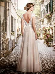 Свадебное платье TB081. Силуэт Прямое. Цвет Айвори / Капучино, Персик / Оранжевый. Вид 2