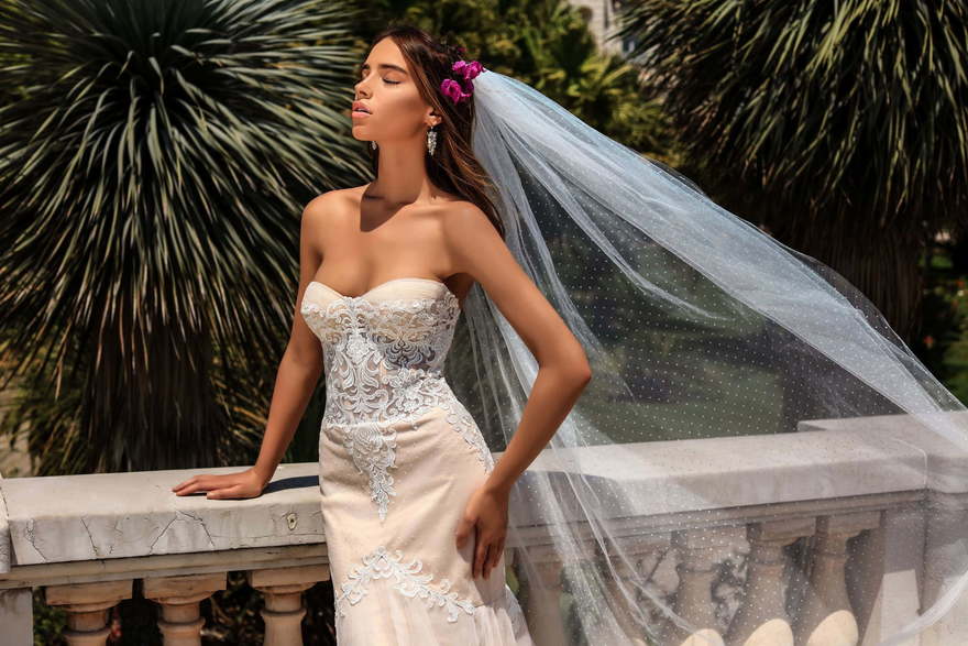 Свадебное платье Leticia. Силуэт Рыбка. Цвет Айвори / Капучино. Вид 3