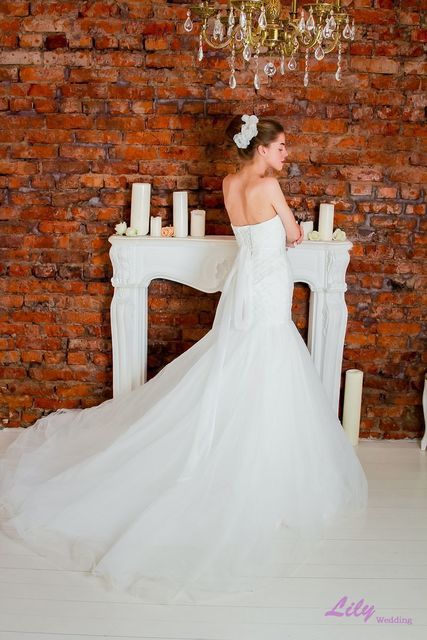 Свадебное платье 2011. Силуэт Рыбка. Цвет Белый / Молочный. Вид 2