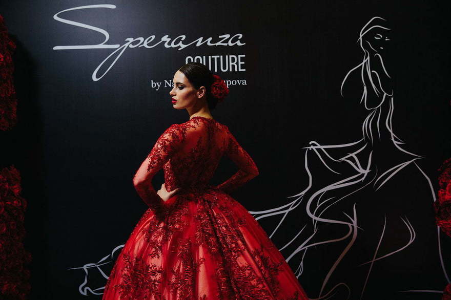 Свадебное платье Abelarda. Силуэт Пышное. Цвет Красный / Марсала. Вид 2