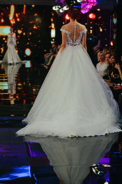 Свадебное платье Accorsa. Силуэт Пышное. Цвет Айвори / Капучино, Белый / Молочный. Вид 2