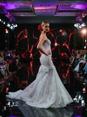 Свадебное платье Albertina. Силуэт Рыбка. Цвет Белый / Молочный, Айвори / Капучино, оттенки Розового. Вид 1