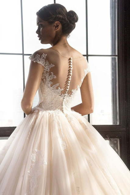 Свадебное платье 15952. Силуэт Пышное. Цвет Белый / Молочный. Вид 4