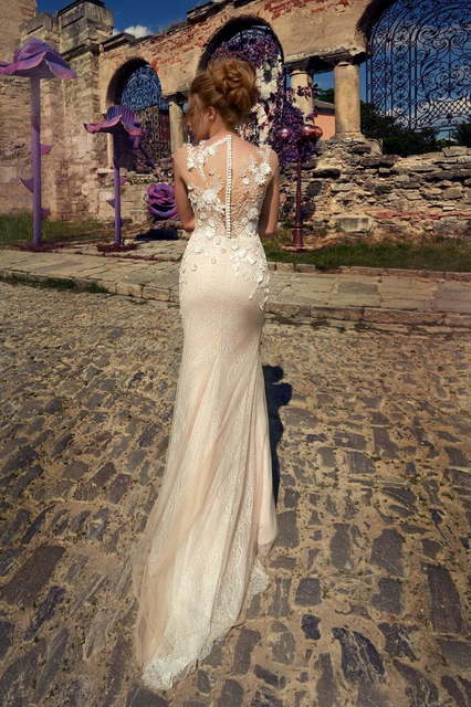 Свадебное платье Ophelia. Силуэт Рыбка, Прямое. Цвет Айвори / Капучино, Персик / Оранжевый. Вид 2