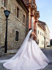 Свадебное платье Сакина. Силуэт Пышное. Цвет Белый / Молочный, Пепельный / Металлик, оттенки Розового. Вид 2