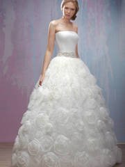 Свадебное платье Emily. Силуэт Пышное. Цвет Белый / Молочный. Вид 1