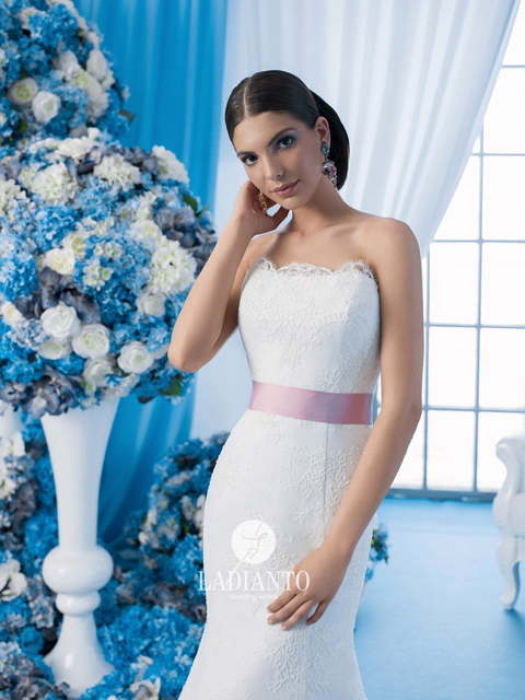 Свадебное платье Laura2. Силуэт Рыбка. Цвет Белый / Молочный. Вид 2