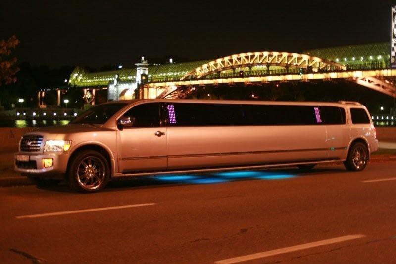 Серебристый лимузин Infiniti QX56 до 20 чел. от ЛимоФаворит 5