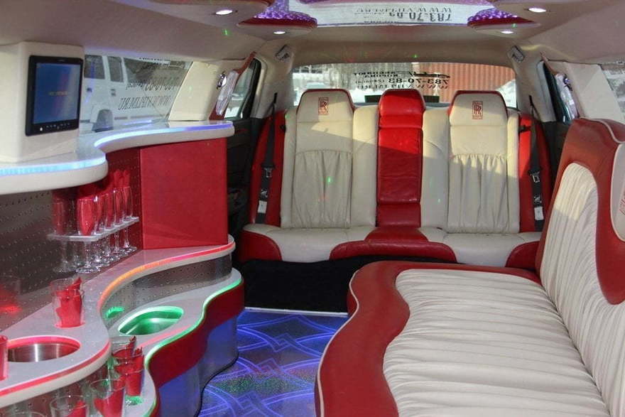 Красный лимузин Роллс-Ройс до 10 чел. от ЛимоФаворит 2