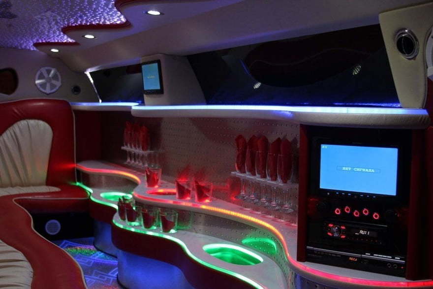 Красный лимузин Роллс-Ройс до 10 чел. от ЛимоФаворит 4