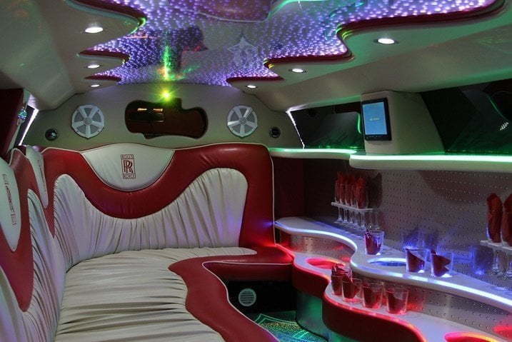 Красный лимузин Роллс-Ройс до 10 чел. от ЛимоФаворит 6