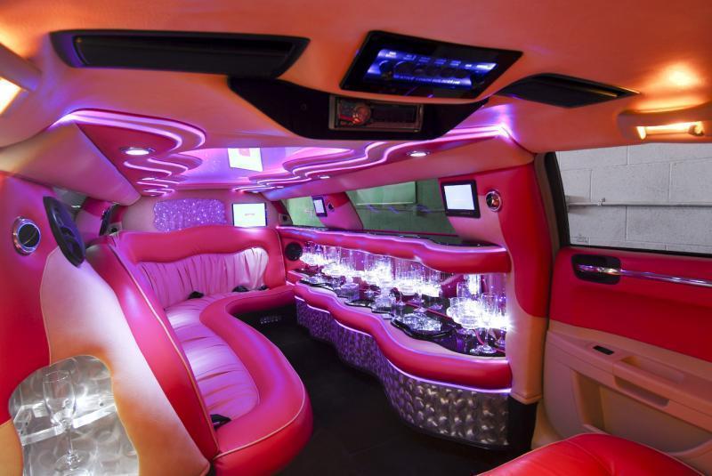 Красный лимузин Крайслер до 11 чел. от ЛимоФаворит 2