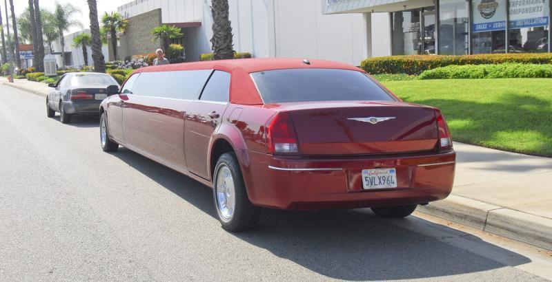 Красный лимузин Крайслер до 11 чел. от ЛимоФаворит 4