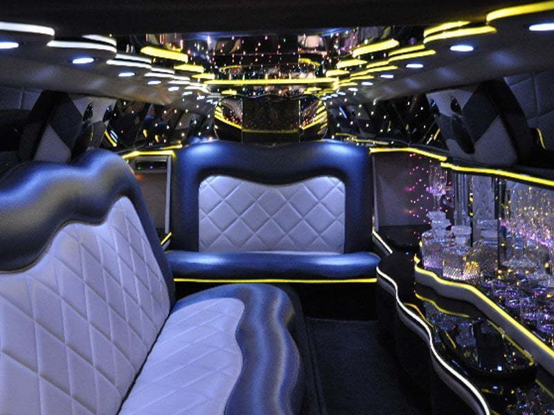 Белый лимузин Крайслер до 10 чел. от ЛимоФаворит 2