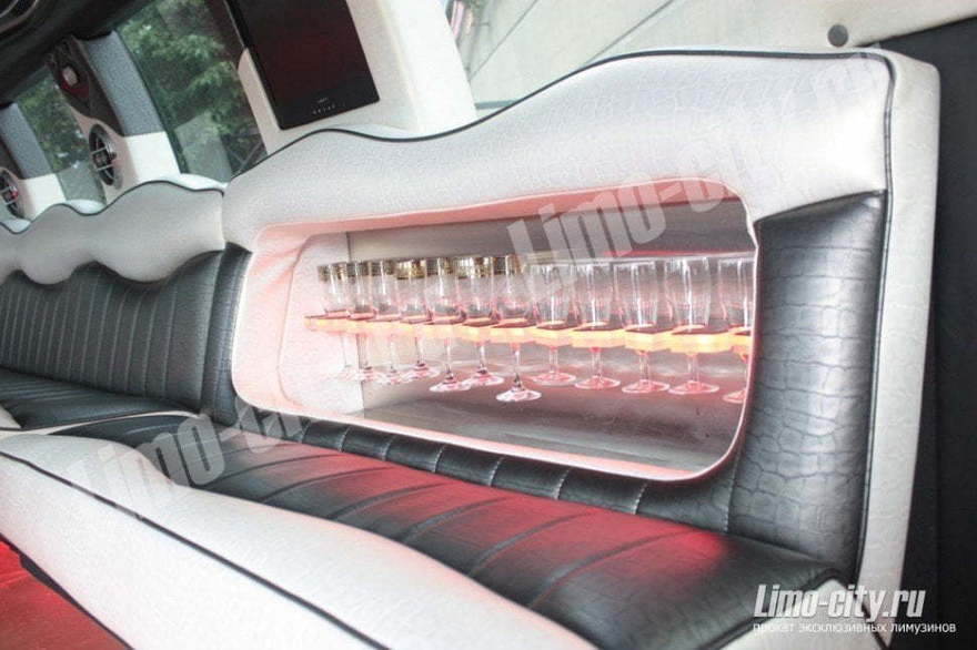 Форд экскершн реплика Роллс Ройс до 20 чел., 2014 г. от Limo City 8