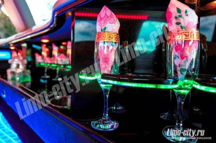 Лимузин Экскалибур фантом Айвери до 12 чел., 2015 г. от Limo City 12