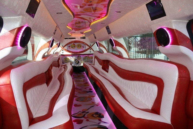 Белый лимузин Кадиллак Эскалэйд до 25 чел. от ЛимоФаворит 2