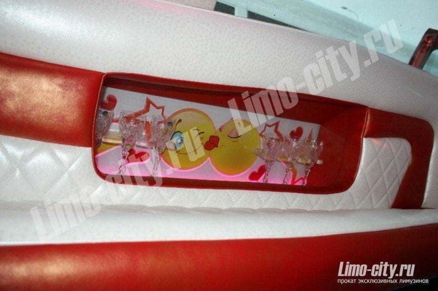 Кадиллак Эскалейд до 28 чел., 2013 г. от Limo City 6