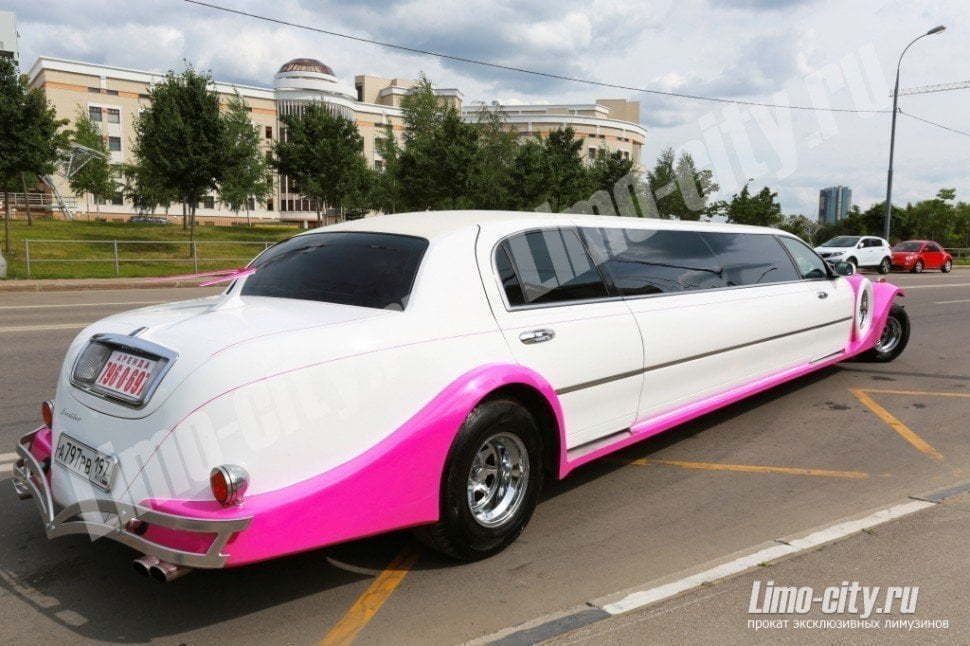 Розовый лимузин салон с бассейном