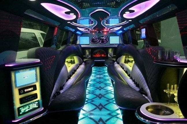 Лимузин Инфинити QX-56 до 22 чел. от ЛимоФаворит 2