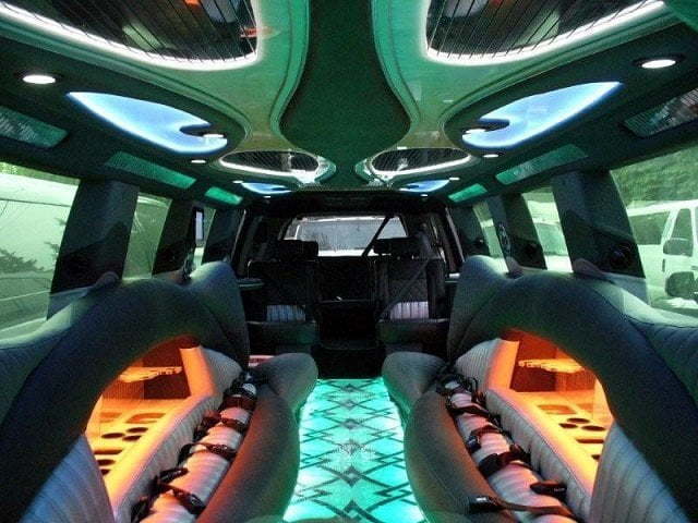 Лимузин Инфинити QX-56 до 22 чел. от ЛимоФаворит 4