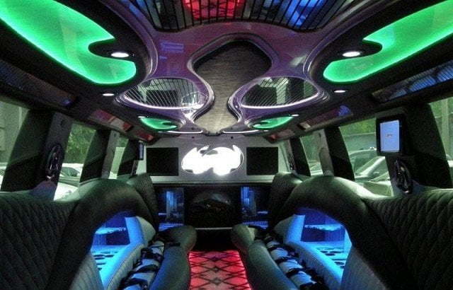 Лимузин Инфинити QX-56 до 22 чел. от ЛимоФаворит 5