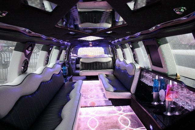 Лимузин Форд Экскершн в стилле Роллс-Ройс до 30 чел. от ЛимоФаворит 2